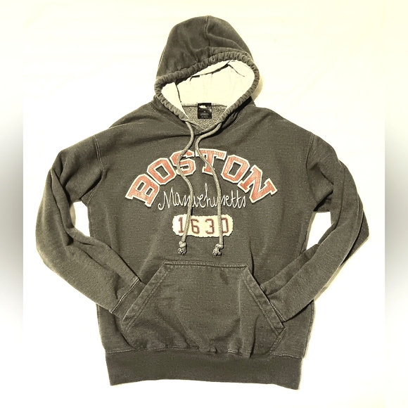 point sportswear Tops - Boston Massachusetts 1630 Gray Pullover Hoodie